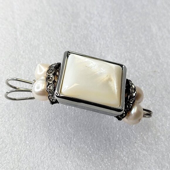 Square Brooch with Faux White Pearls Pin - Picture 7 of 12